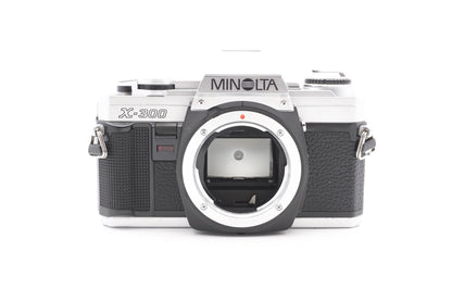 Minolta X-300 Kamera + 50mm Objektiv analoge Spiegelreflexkamera SLR - Gewartet