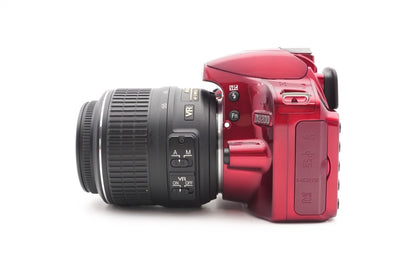 Nikon D3200 Digitalkamera Spiegelreflexkamera DSLR + AF-S 18-55mm - Refurbished