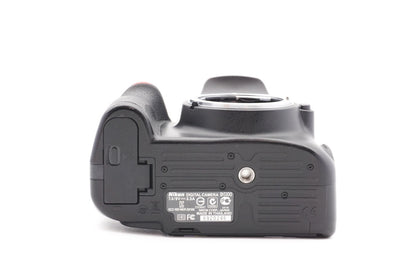 Nikon D5100 Digitalkamera + AF-S 18-55mm G VR Spiegelreflex Kamera – Refurbished