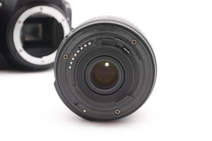 Nikon D5600 DSLR Digitalkamera Kamera Kit 18-55mm Objektiv – Refurbished