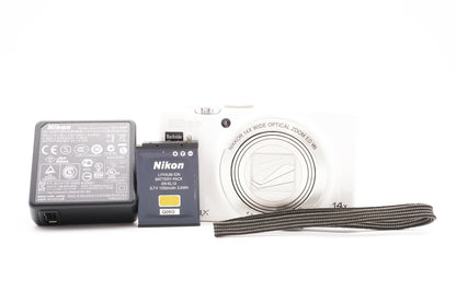 Nikon Coolpix S8200 Kamera Kompakt Digitalkamera Reisekamera - Refurbished