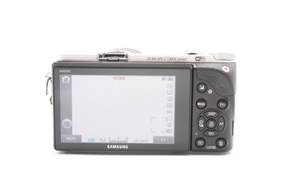 Samsung NX300 Digitalkamera + 18-55mm Kit Kamera Systemkamera DSLM | Refurbished