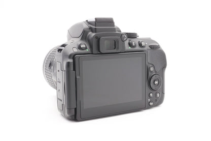 Nikon D5300 Digitalkamera Spiegelreflex Kamera + AF-P 18-55mm G VR – Refurbished
